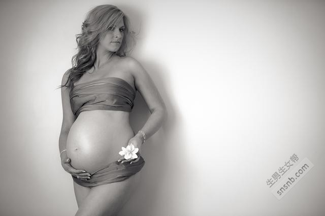 孕晚期的孕妇肚子小，是否意味着宝宝发育不够好？ 孕妈妈们最关心的问题是，胎儿小是否意味着宝宝发育得不够好。